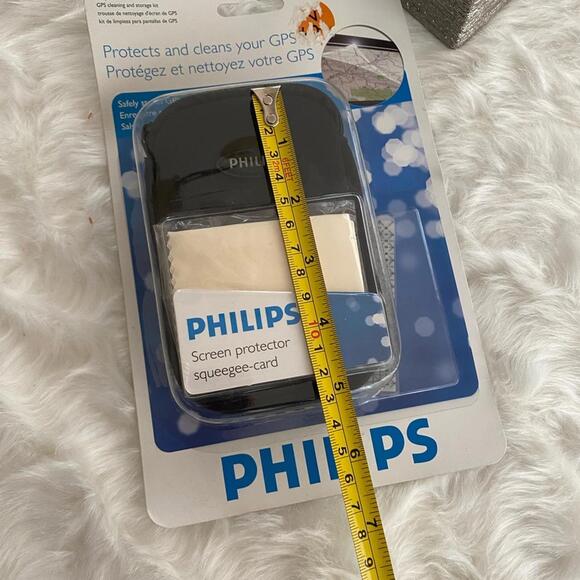 Philips GPS Screen Protector and Storage Pouch Kit - Picture 3 of 4